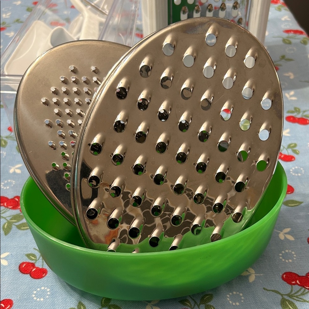 Green and White Cheese Grater Set - Picture 5 of 16